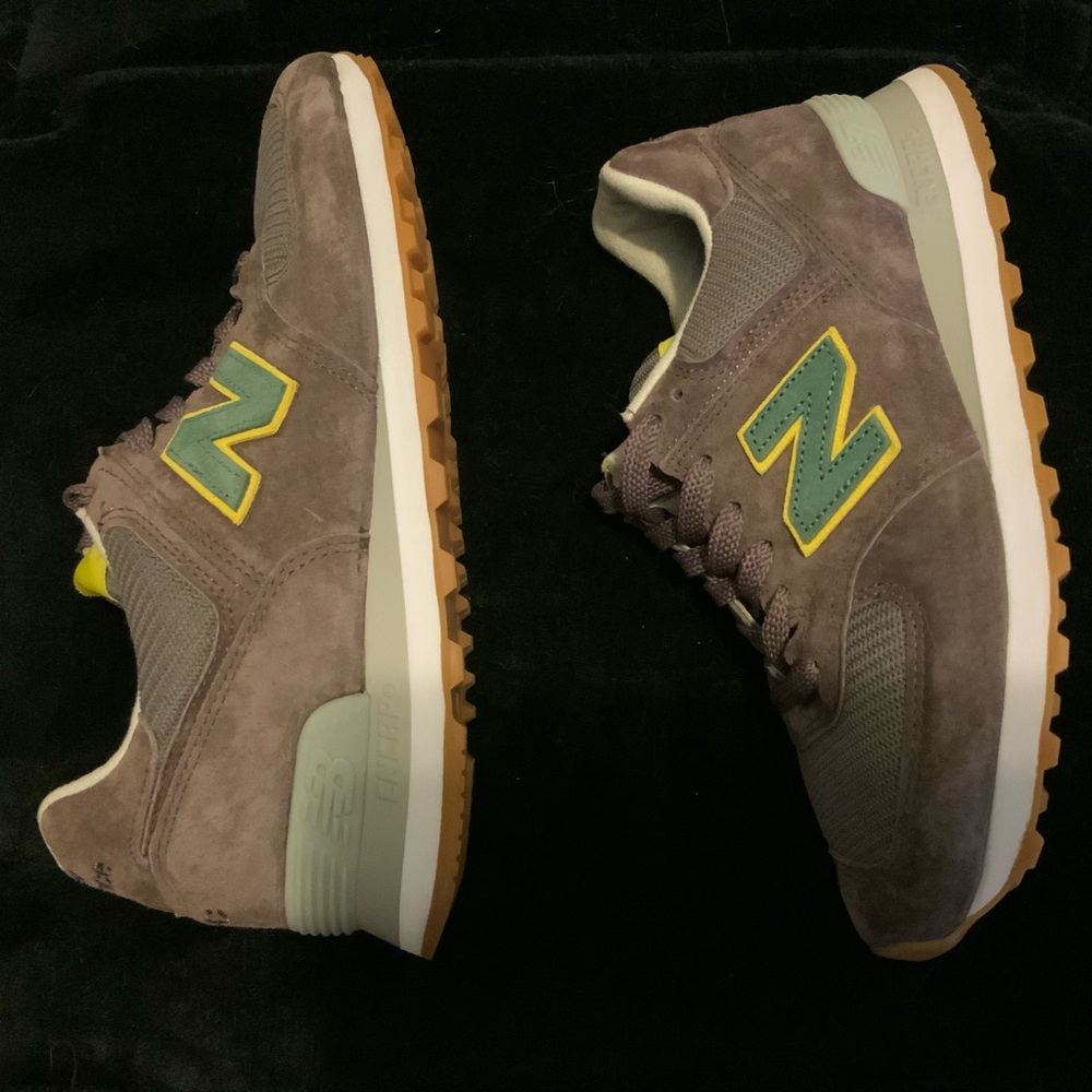 New Balance Women’s 574 Exclusive Made in USA (NYC Embroidered on Heel) - Picture 3 of 6